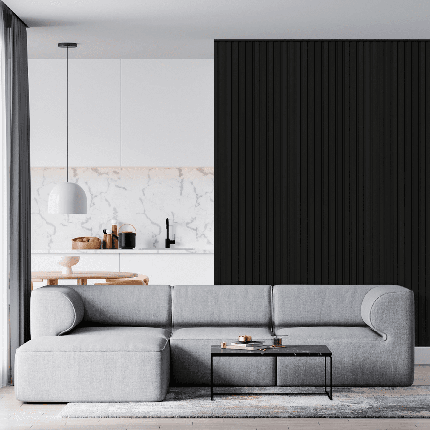 Imagem de uma sala com painéis ripados pretos nas paredes e com um sofá cinza.